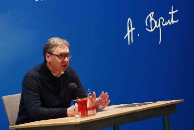 VUČIĆ SE OBRAĆA JAVNOSTI Tačno u 11:30