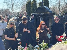 OTKRIVENO ZAŠTO LEPA BRENA NIJE DOŠLA NA GODIŠNJI POMEN POPOVIĆU Potezom iznenadila javnost