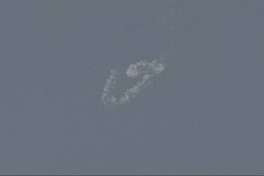 APOKALIPSA U DUBAIJU! Iranski projektil srušen iznad Marine, Burdž Kalifa u totalnoj evakuaciji!