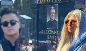 MARIJA I JELENA JEDNIM POTEZOM NA GROBLJU POKAZALE U KAKVOM SU ZAISTA ODNOSU Niko nije očekivao ovakve reakcije!