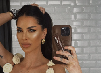 ZORANNAH JE DANAS ŽENA FUDBALERA, A OVAKO JE NEKAD IZGLEDALA Korisnici Iksa uvereni da blogerka laže o intervencijama! (FOTO)