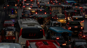 HAOTIČNA GUŽVA Ovde se vozila zadržavaju i do 4 sata