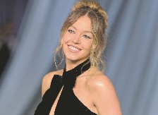 BELI LOTUS Holivudska zvezda bujnih grudi osvojila srca u domu lisabonskih lavova