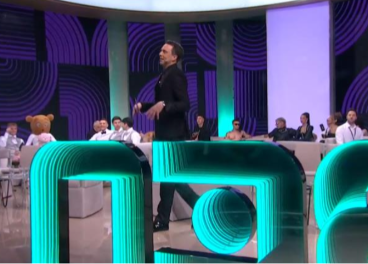 VODITELJ PREKINUO PROGRAM U ŠOKU! Drama u studiju tokom finala PZE 2026!