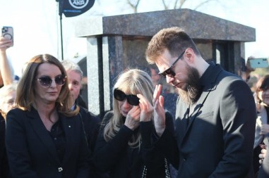 ĆUTALA JE ČETIRI DECENIJE Sašina udovica sada otkrila da li sin Danijel nosi prezime Popović!