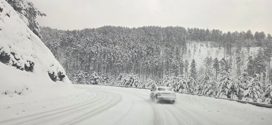  DRAMA KOD SJENICE Ruski državljani bili zavejani, spasli ih policajci i vatrogasci