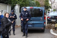 PRVE FOTOGRAFIJE S MESTA EKSPLOZIJE NA DEDINJU Kuća Zdravka Čolića pod opsadom policije (FOTO/VIDEO)