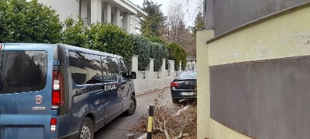 POLICIJA TRAGA ZA NAPADAČEM, PROVERAVAJU SE SIGURNOSNE KAMERE Detalji napada na kuću Zdravka Čolića na Dedinju