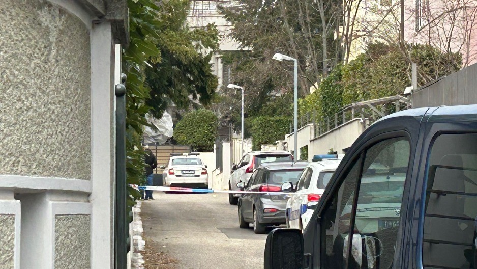 OFANZIVNA BOMBA BAČENA NA KUĆU ZDRAVKA ČOLIĆA Porodica prijavila napad, policija blokirala ulicu