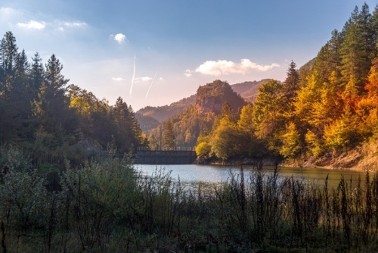 Kameni vojnik kod sela Lipovica u Šumadiji – grob neznanog ratnika koji meštani poštuju kao svetilište