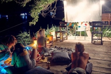 Pokretno kino iz 1950-ih koje i dalje živi u Bačkoj – bioskop na točkovima iz Kule