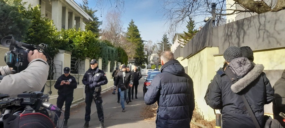 INSPEKTORI KRENULI U PRETRAGU TERENA OKO VILE NA DEDINJU Najnoviji detalji drame na Dedinju