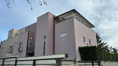 OVO JE VILA ZDRAVKA ČOLIĆA NA KOJU JE BAČENA BOMBA Njega smo zatekli u dvorištu nakon napada