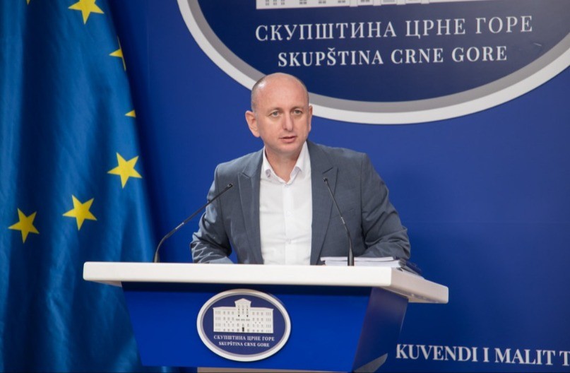 "S*KS AFERE U SPAJIĆEVOJ VLADI POSTALE OPŠTA STVAR" Knežević o novim snimcima: Mene tamo nema, niti sam im držao sveću