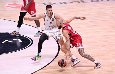 NEVIĐENA DRAMA U PUSTINJI Dubai posle totalne ludnice u produžetku srušio Olimpijakos