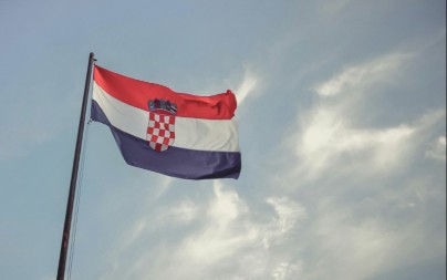 USTAŠKI GRAFITI U SRPSKOM SELU! Jeziva scena kod grada Metkovića na jugu Hrvatske! 