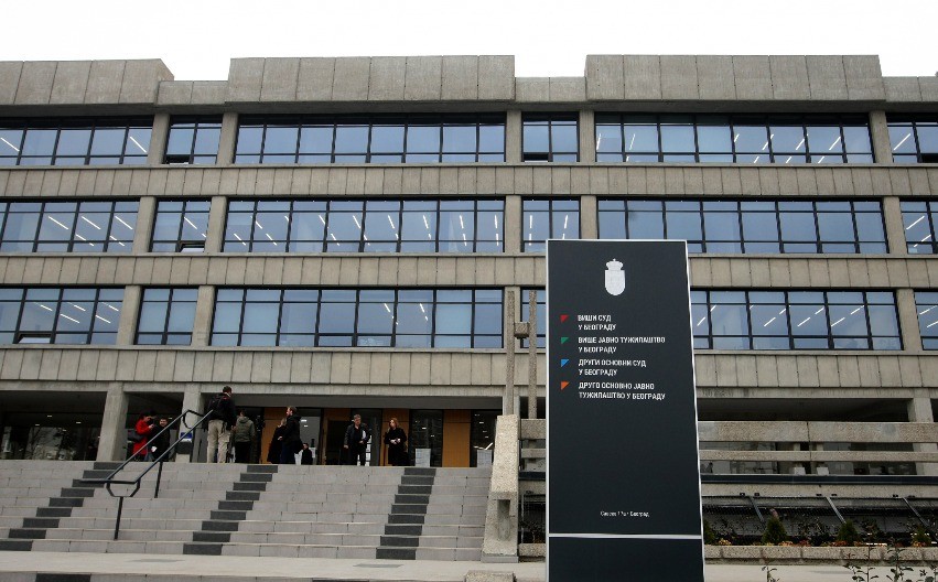 SUDIJA-BLOKADERKA ŠURUJE S OSNIVAČEM JUL-a! Lažnim papirima navodno preuzimaju imovinu njegovom sinu?