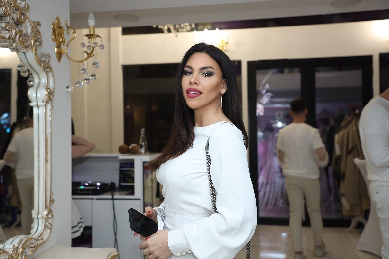 "NEMA KONTAKT SA OSOBOM" Oglasila se Kaja nakon što je izgoreo lokal njenog bivšeg muža 