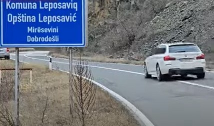 SRAMNO Uklonjene table na ćirilici u Leposaviću i Zvečanu!