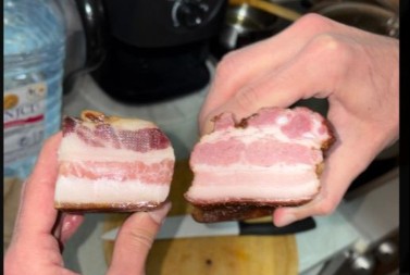 Jedno parče slanine je domaće, a drugo iz prodavnice: Možete li da pogodite koje? Skoro svi su pogrešili!