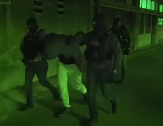  OVAKO JE UHAPŠEN CRNOGORAC U BEOGRADU Prerušio se u dostavljača, pa pucao da ubije (VIDEO)