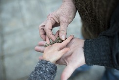 Gde su mi ključevi, gde mi je pasoš? Da li stalno gubite stvari koje ste držali u ruci? Srećom, postoje strategije