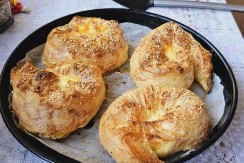 Kad jednom probate pituljice pekara vam više neće pasti na pamet: Pecivo od 3 sastojka koja već imate u kuhinji