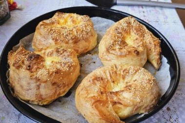 Kad jednom probate pituljice pekara vam više neće pasti na pamet: Pecivo od 3 sastojka koja već imate u kuhinji