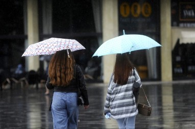 OBLAČNO I VETROVITO Danas do 14 stepeni, a evo gde će padati kiša