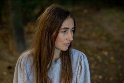 Rodila mu dete, nosi drugo, a onda je otkrila dvostruki život: Mlada majka podelila ispovest koja je šokirala hiljade ljudi