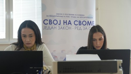 Ovo je spas, deci ćemo ostaviti sve legalizovano: Ogromne gužve u Lučanima na šalterima