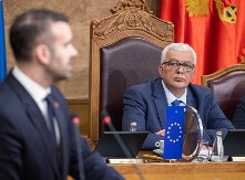 PANAOTOVIĆ UPOZORAVA: Ostanak Mandića i NSD-a u Vladi ima smisla samo uz trobojku i druge važne ciljeve - inače je reč o privilegijama