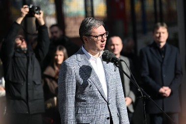 VUČIĆ SE OGLASIO VIDEO-PORUKOM "Važno je da brinemo o deci i da rešavamo probleme"