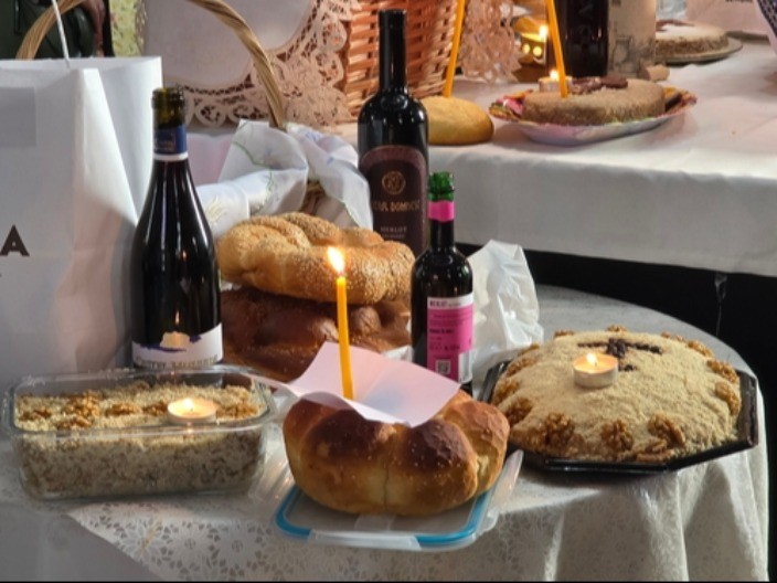 MRTVAČNICA ILI RESTORAN? Gladni turisti upali na sahranu, seli da jedu, a kad su shvatili ISTINU nastao je haos!