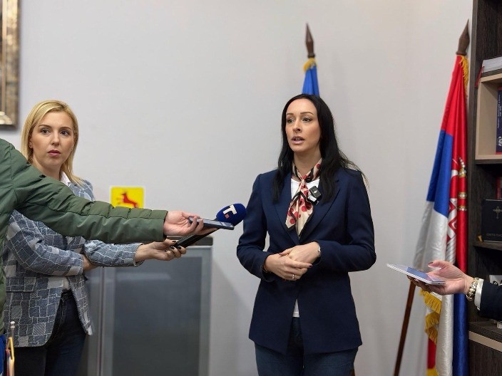 ŽARIĆ KOVAČEVIĆ U DVODNEVNOJ POSETI MORAVIČKOM OKRUGU Ministarka najavila javni poziv za podršku projektima koji podstiču rađanje i unapređuju uslove za odrastanje dece