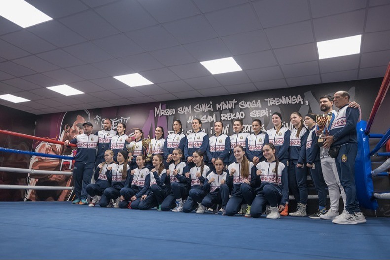 Ženska boks selekcija Srbije španuje mišiće u Loznici za nove poduhvate na međunarodnoj sceni i trofejnu 2026. godinu