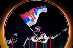 SVEČANO OTVORENE ZIMSKE OLIMPIJSKE IGRE Srpski tim ponosno nosio "trobojku"