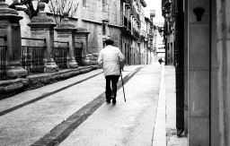 PO KIŠI JE STAO, I ISTRČAO IZ AUTA Gest mladića prema slepom čoveku GANUO JE CEO REGION!