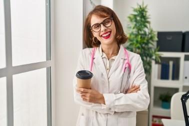 Doktorka koja pije 5 kafa dnevno objasnila: Evo zašto šoljica više, nije greh! 