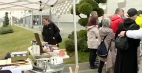 BLAM UŽIVO, SRUŠILA SE BLOKADERSKA PROPAGANDA: Voditeljki knedla u grlu dok izgovara ovu rečenicu, zna šta je iza nje u kadru! (VIDEO)