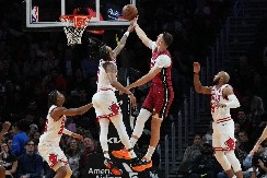 Loša partija Nikole Jovića, dabl-dabl Vučevića na debiju