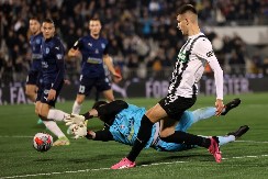 POGODAK I PRVO MESTO Nekadašnji fudbaler Partizana na debiju postigao gol i odveo klub na prvo mesto