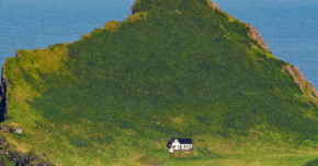 JEZIVE PRIČE VEZUJU SE ZA NAJUSAMLJENIJU KUĆU NA SVETU Avanturista je proveo noć u njoj - evo kako je to izgledalo