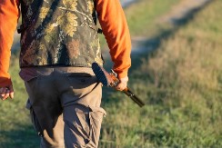 LOVAC SE RANIO TOKOM LOVA Slučajno opalio iz puške i pogodio sebe u stopalo