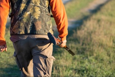 LOVAC SE RANIO TOKOM LOVA Slučajno opalio iz puške i pogodio sebe u stopalo