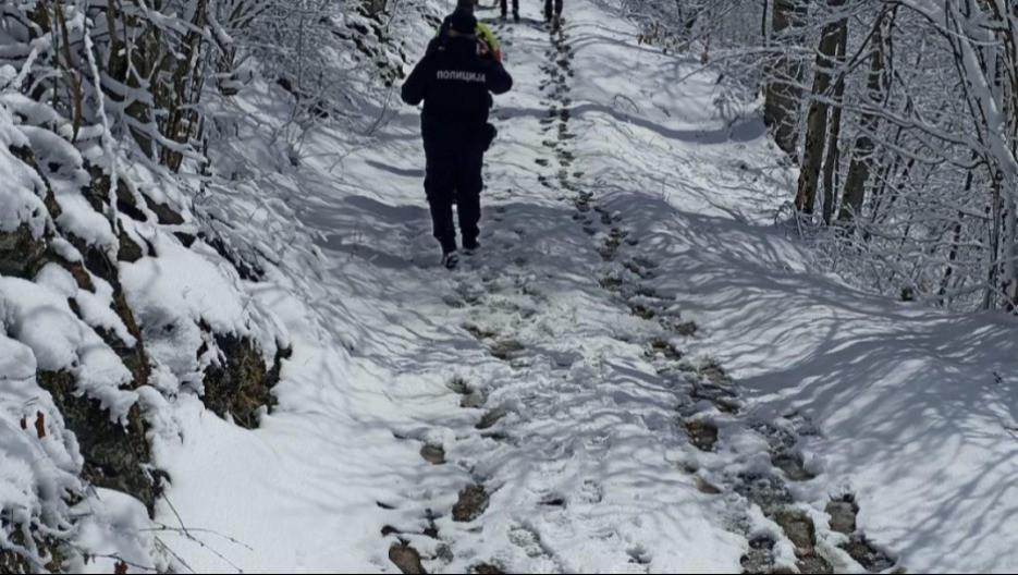 SKIJAŠ SA TEŠKOM POVREDOM KIČME HELIKOPTEROM HITNO PREBAČEN U BEOGRAD Reakovala jedinica MUP-a 
