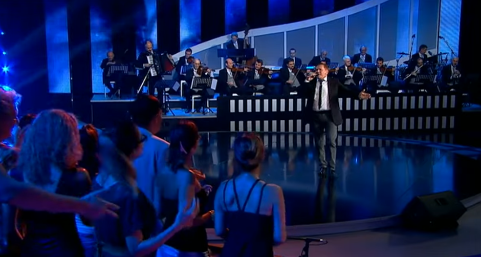 IMA BOGATSTVO U NEKRETNINAMA, A VRATIO SE U RODNO MESTO O pevaču komšije rekle sve: "Ne vole ga ovde"