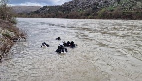 VIŠE LJUDI BILO U AUTU NAKON SLETANJA U MORAČU? Kamere snimile horor u Crnoj Gori, i dalje traje potraga za devojkom 