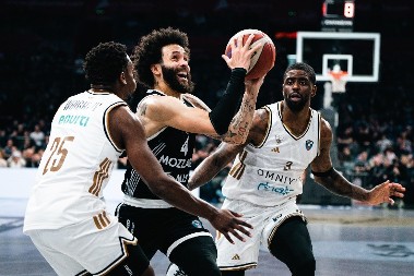 ŠOU VAŠINGTONA U ARENI Partizan dominirao, strepeo u poslednjem kvartalu, ali izvukao važnu pobedu protiv Dubaija