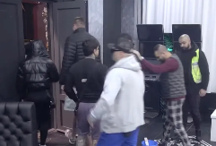 ON JE SINOĆ IZBAČEN IZ ELITE Doneta je odluka, učesnik hitno napustio imanje 